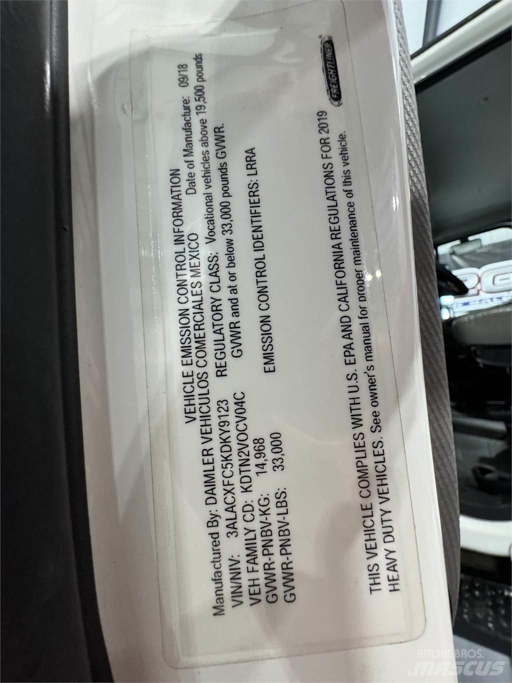 Freightliner M2 貨箱式卡車