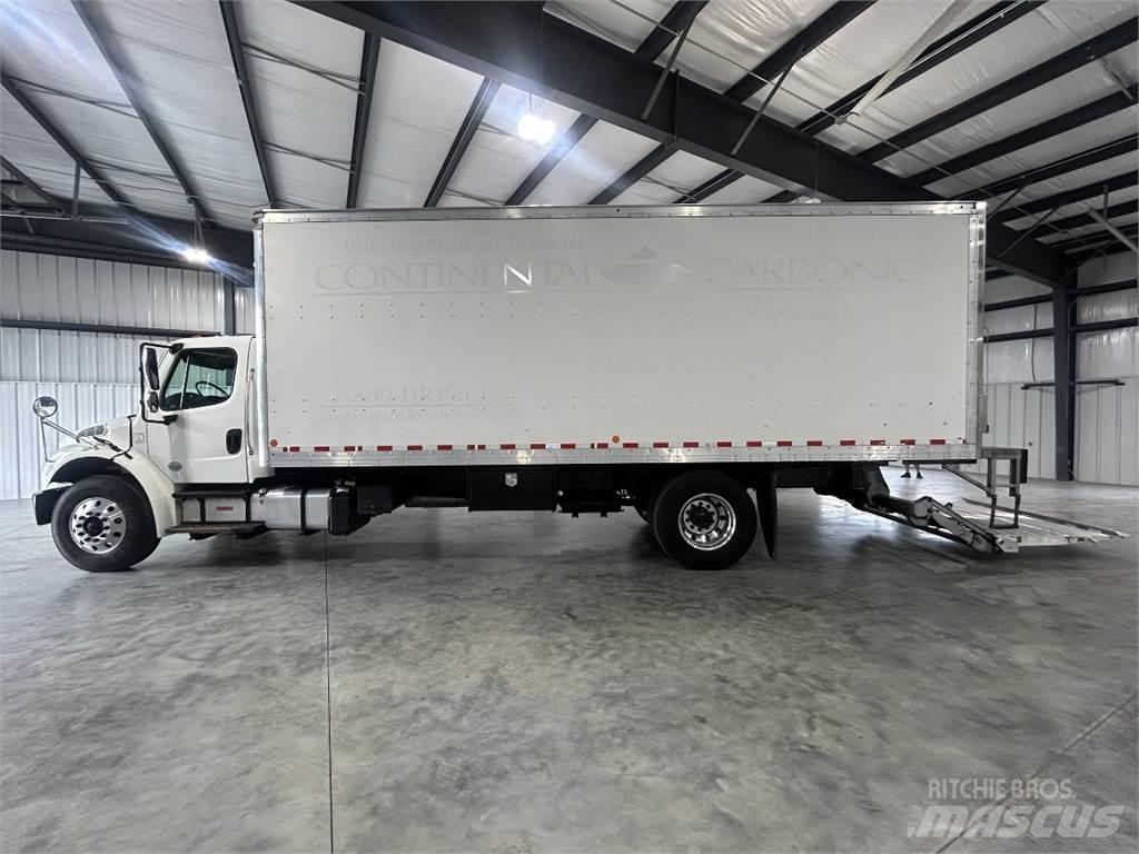 Freightliner M2 貨箱式卡車