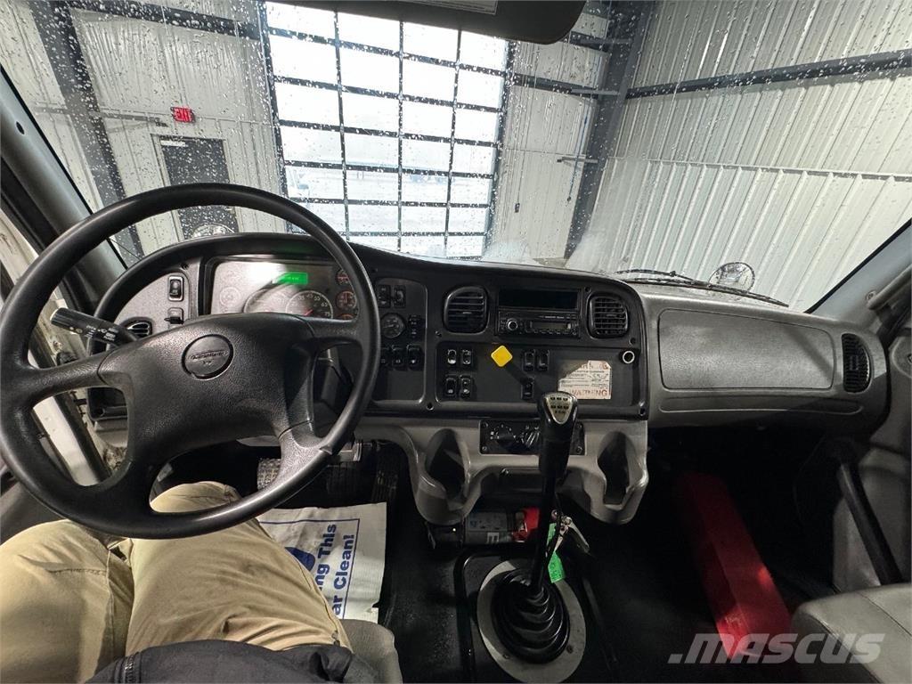 Freightliner M2 106 傾卸式卡車