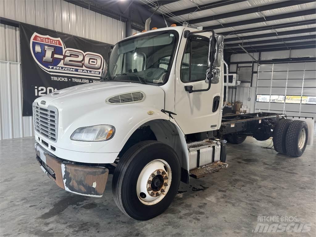 Freightliner M2 106 商用底盤車