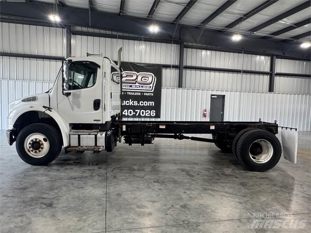 Freightliner M2 106 商用底盤車