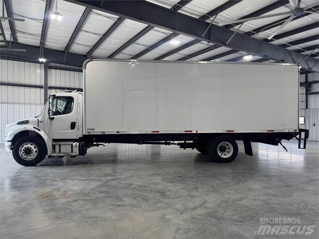 Freightliner M2106 貨箱式卡車