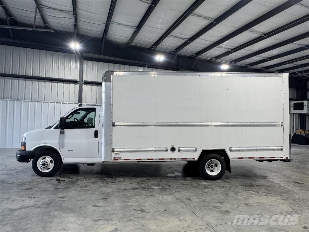 GMC G33903 貨箱式卡車