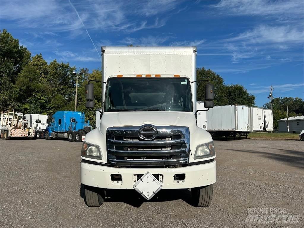 Hino 268 貨箱式卡車