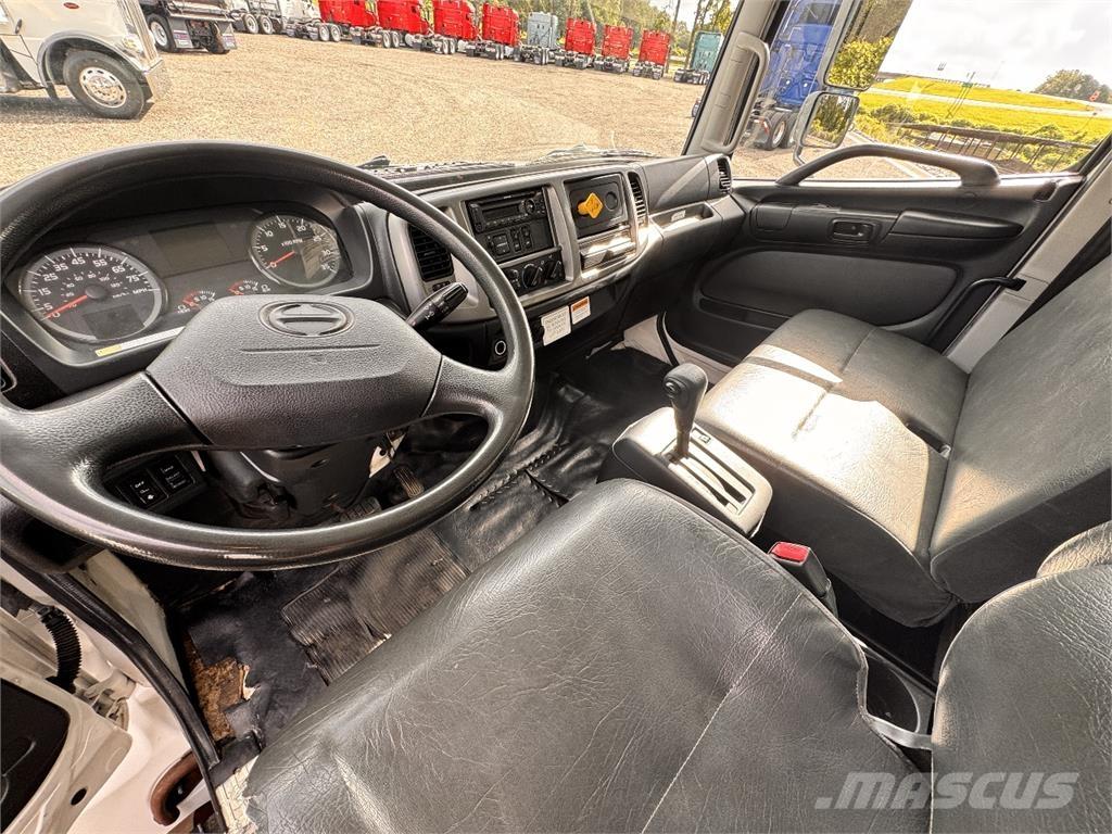 Hino 268 貨箱式卡車