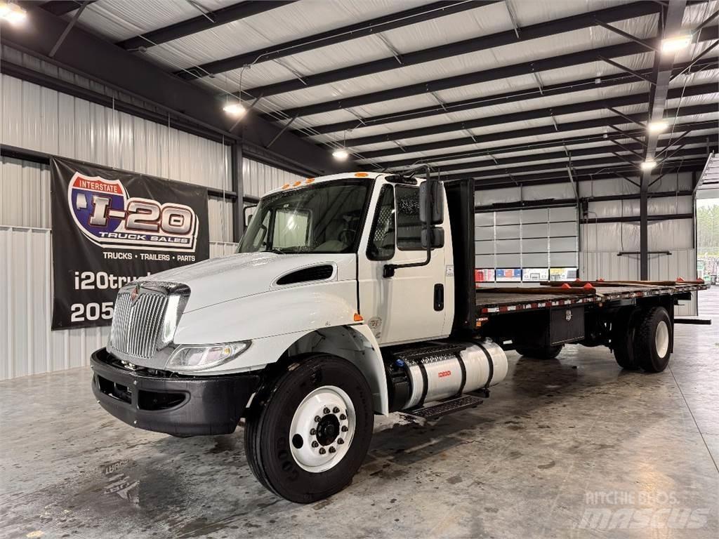 International 4300 平板式/側卸式卡車