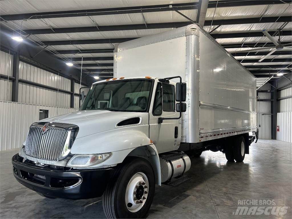 International 4300 貨箱式卡車