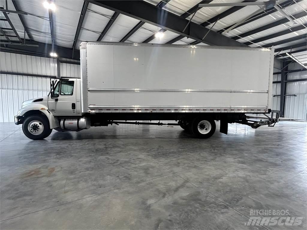 International 4300 貨箱式卡車