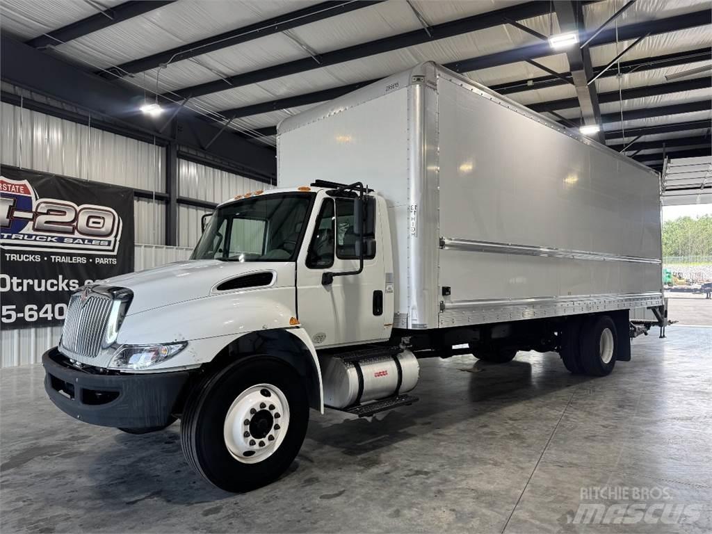 International 4300 貨箱式卡車