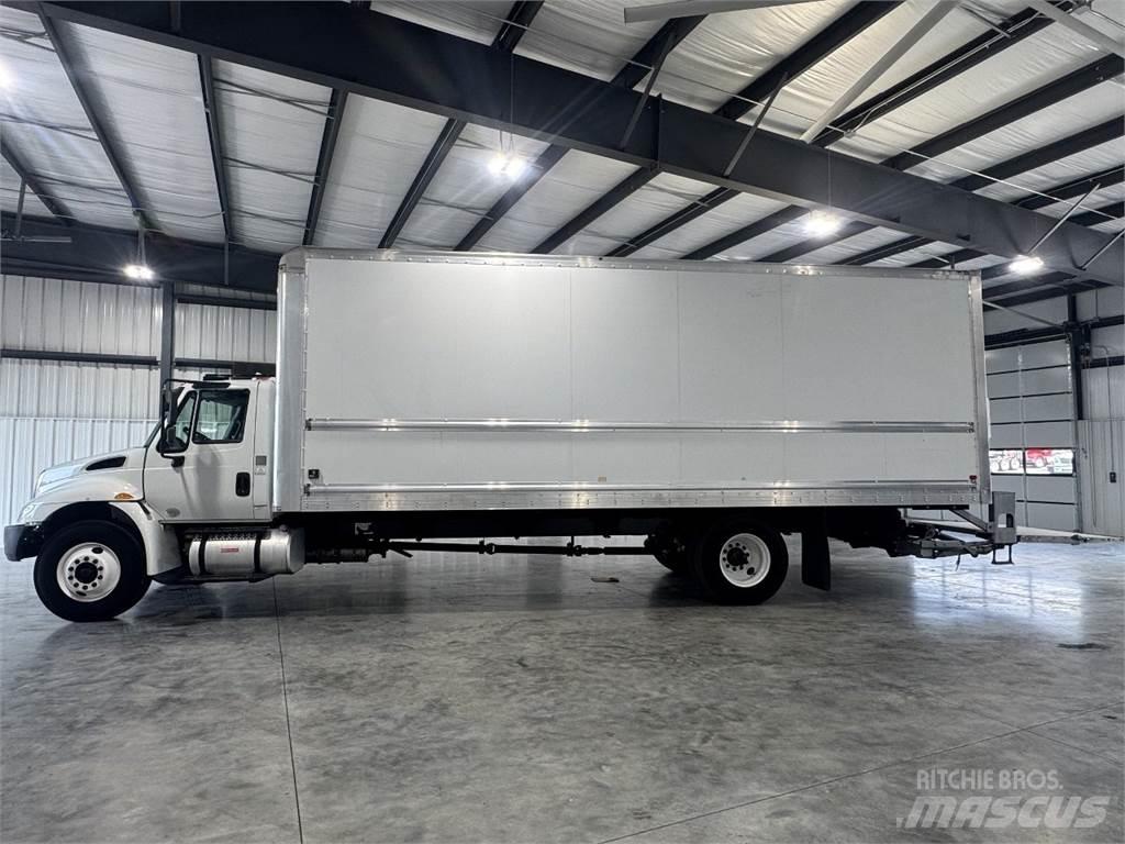 International 4300 貨箱式卡車