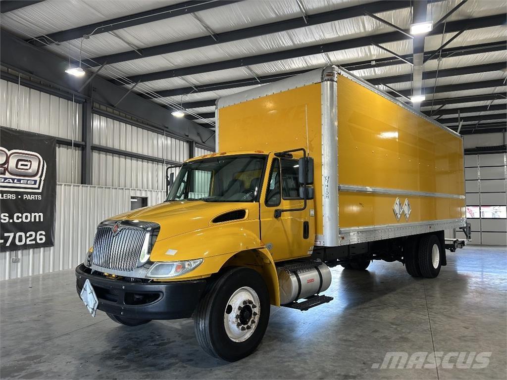 International 4300 貨箱式卡車