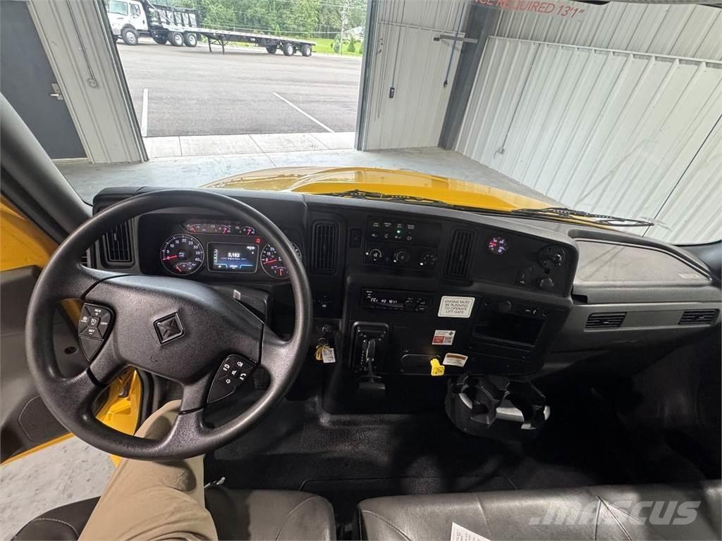 International MV 貨箱式卡車