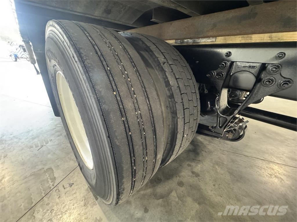 International MV607 貨箱式卡車