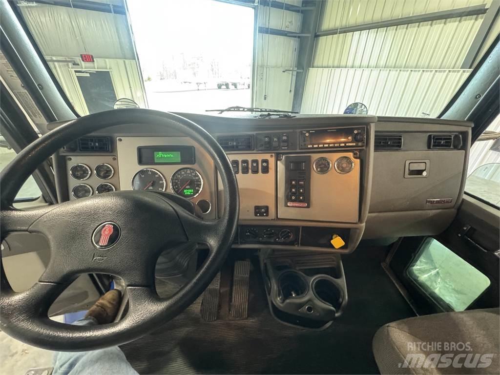 Kenworth T270 貨箱式卡車