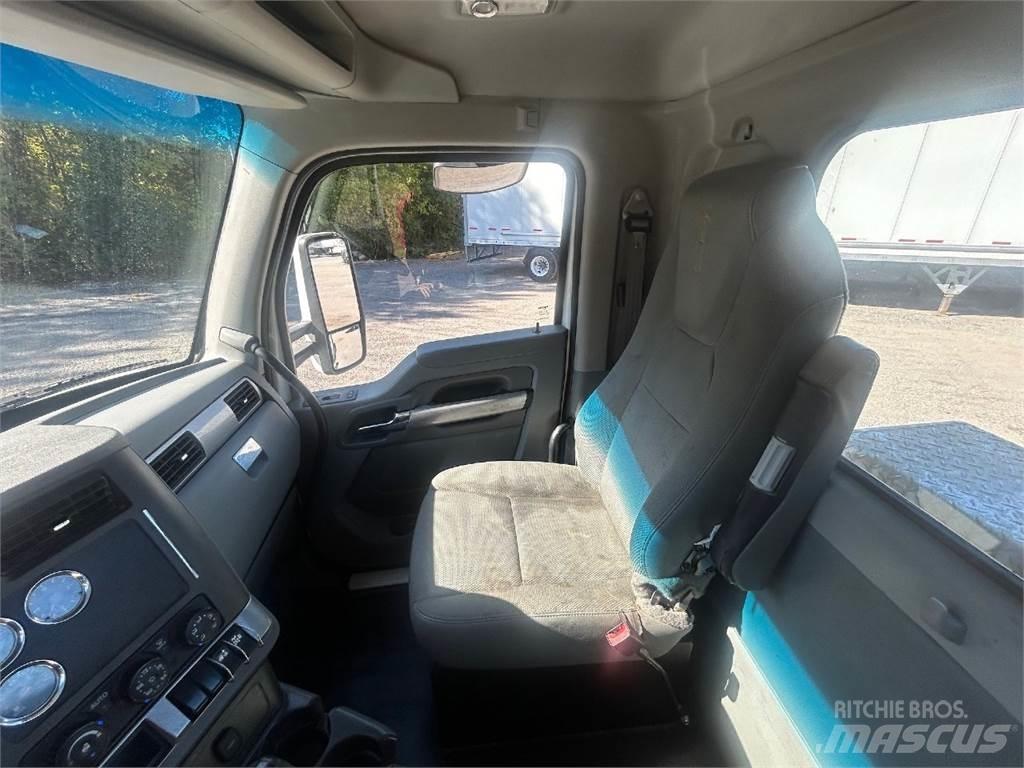 Kenworth T880 曳引機組件