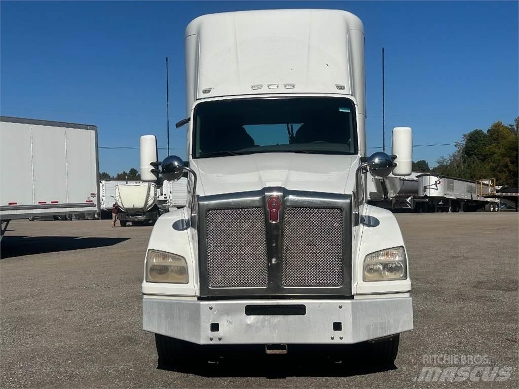Kenworth T880 曳引機組件