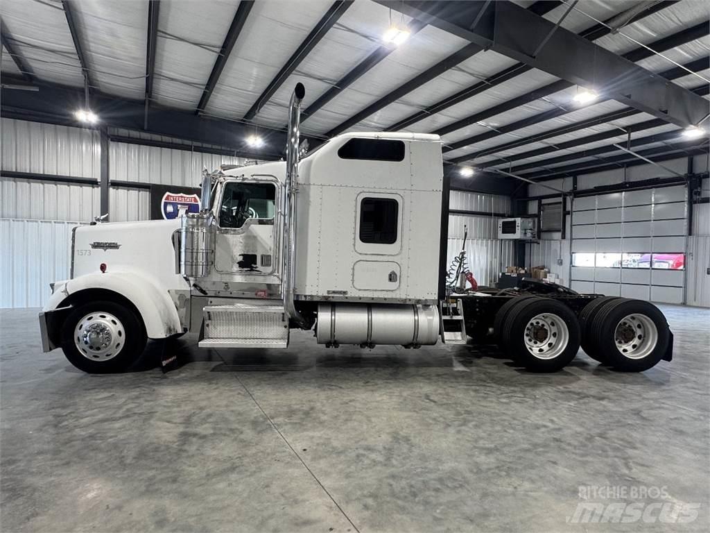 Kenworth W900 曳引機組件