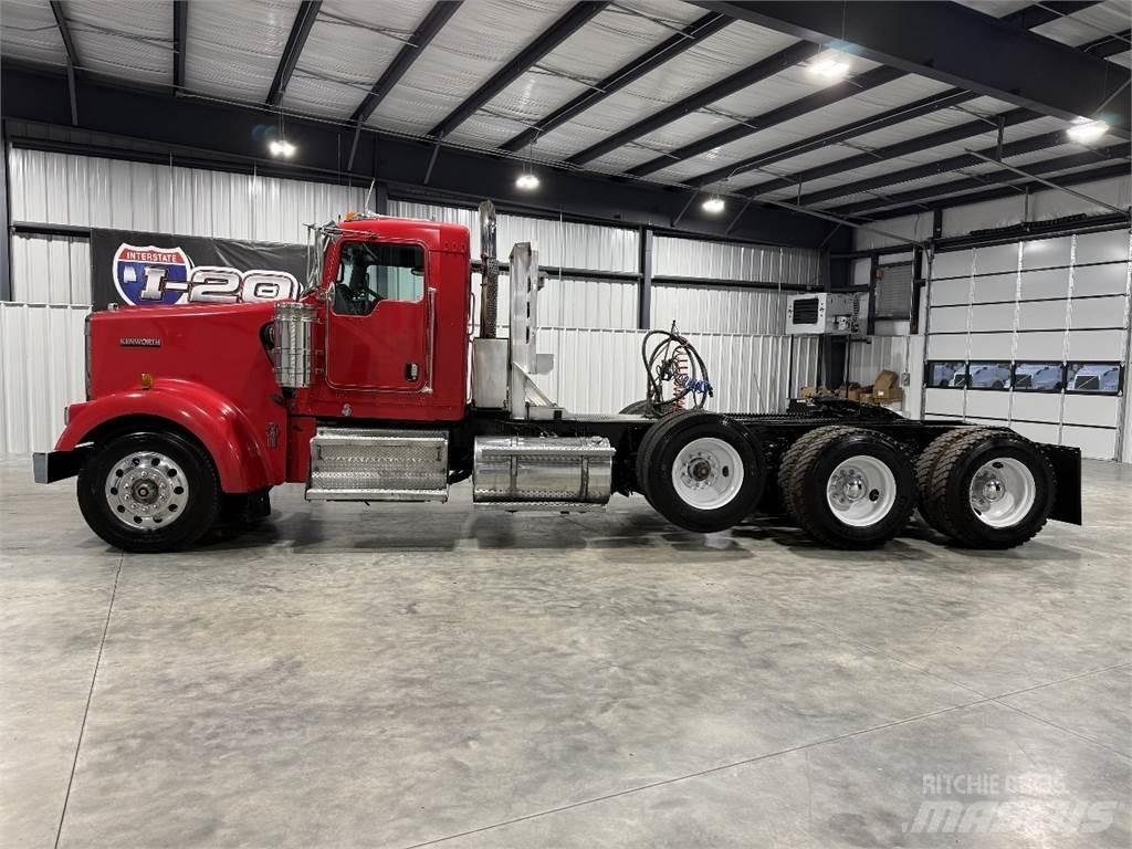 Kenworth W900L 曳引機組件