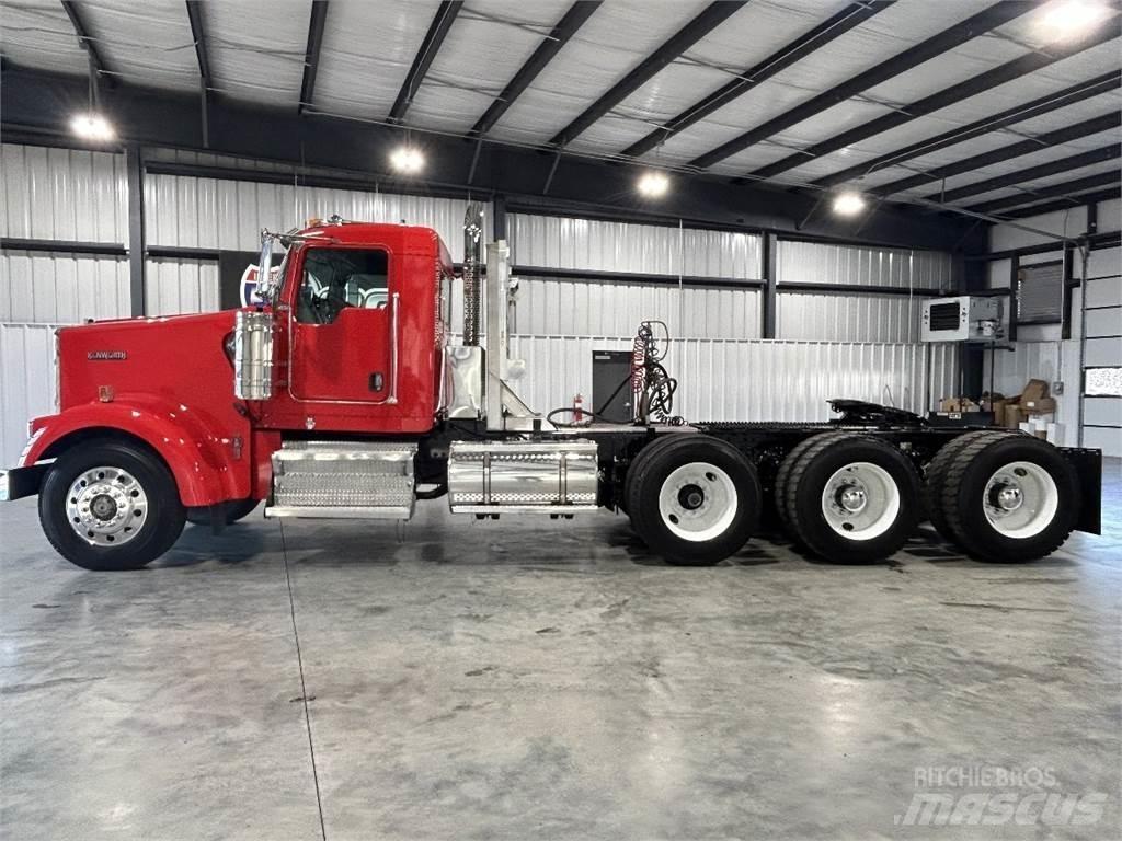 Kenworth W900L 曳引機組件