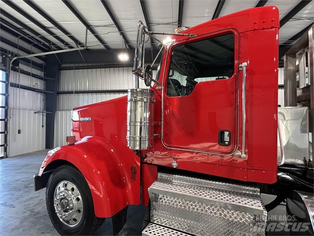 Kenworth W900L 曳引機組件