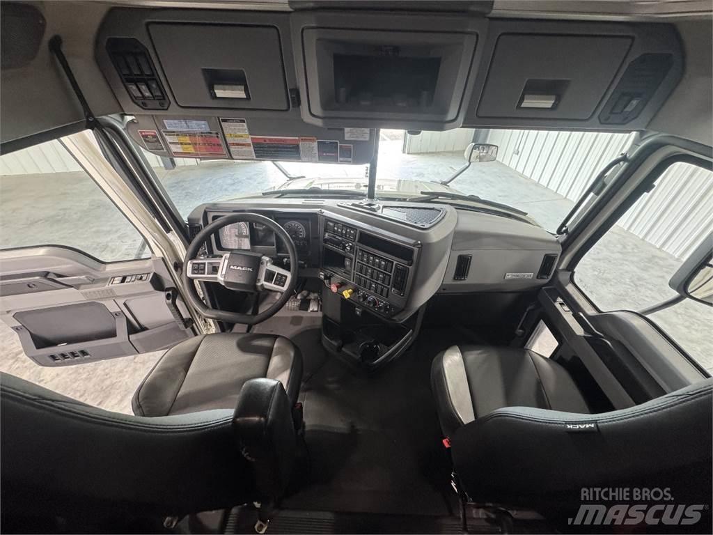 Mack AN64T 曳引機組件