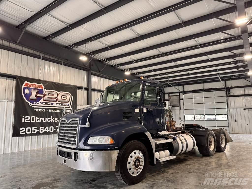 Mack CXU613 曳引機組件