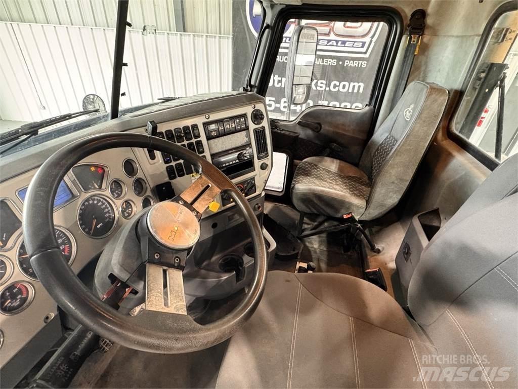 Mack CXU613 曳引機組件