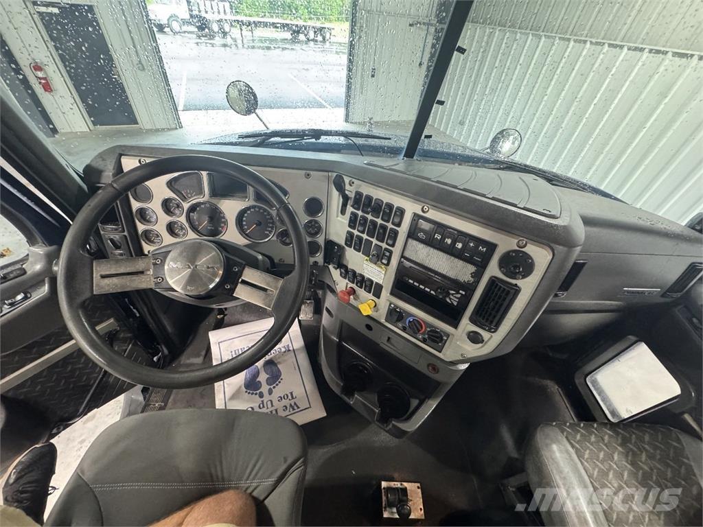 Mack CXU613 曳引機組件
