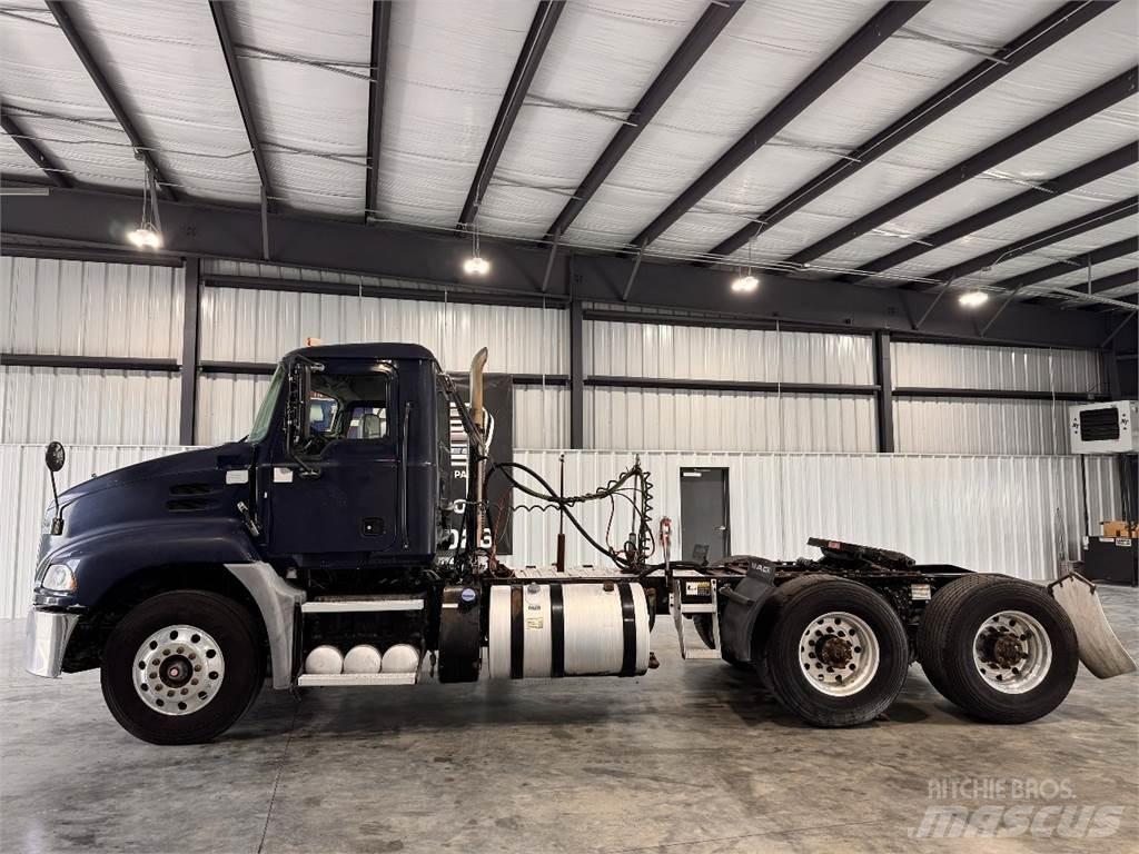 Mack CXU613 曳引機組件