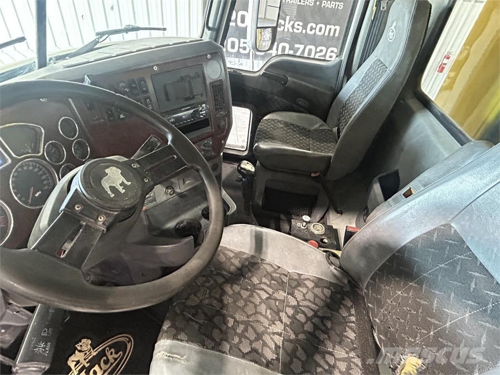 Mack Granite 傾卸式卡車
