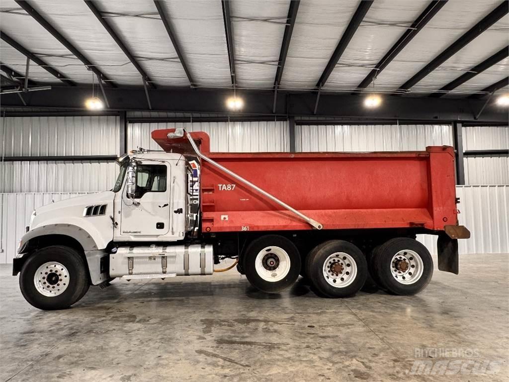 Mack GU713 傾卸式卡車
