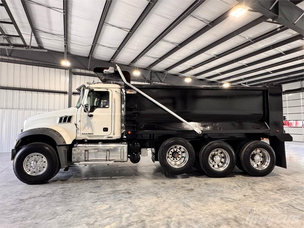 Mack GU713 傾卸式卡車