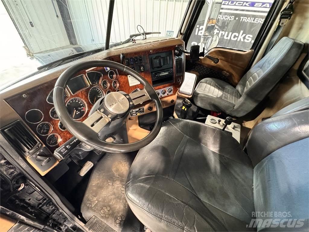 Mack GU713 傾卸式卡車
