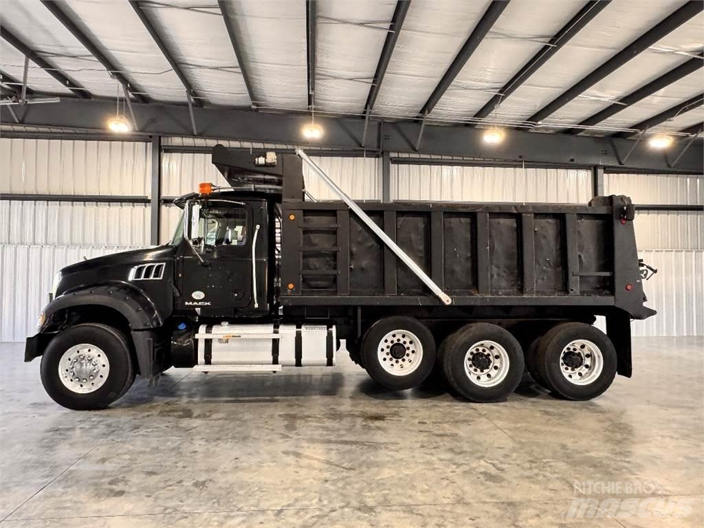 Mack GU713 傾卸式卡車