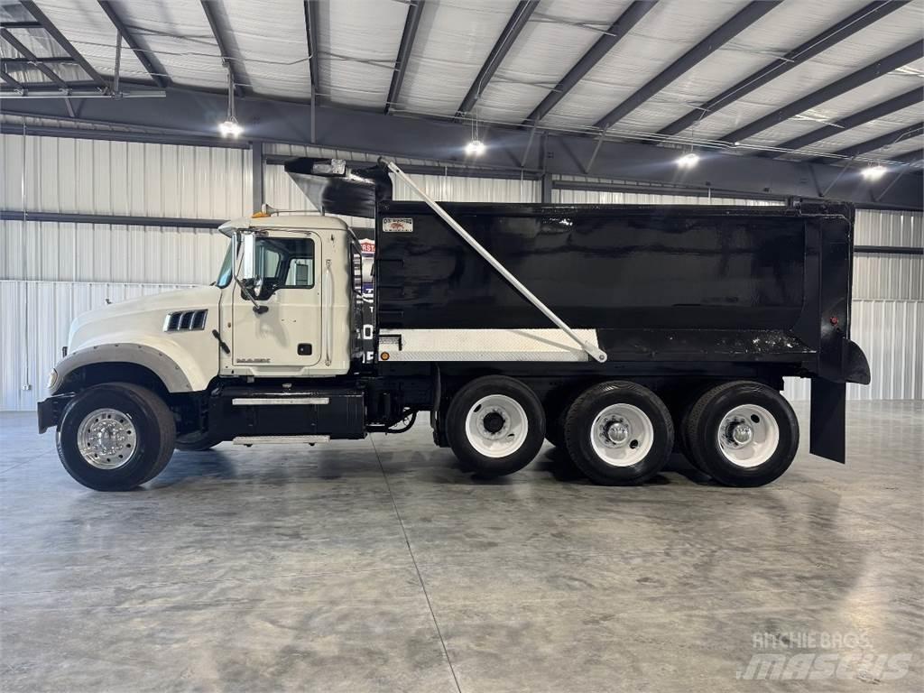 Mack GU713 傾卸式卡車