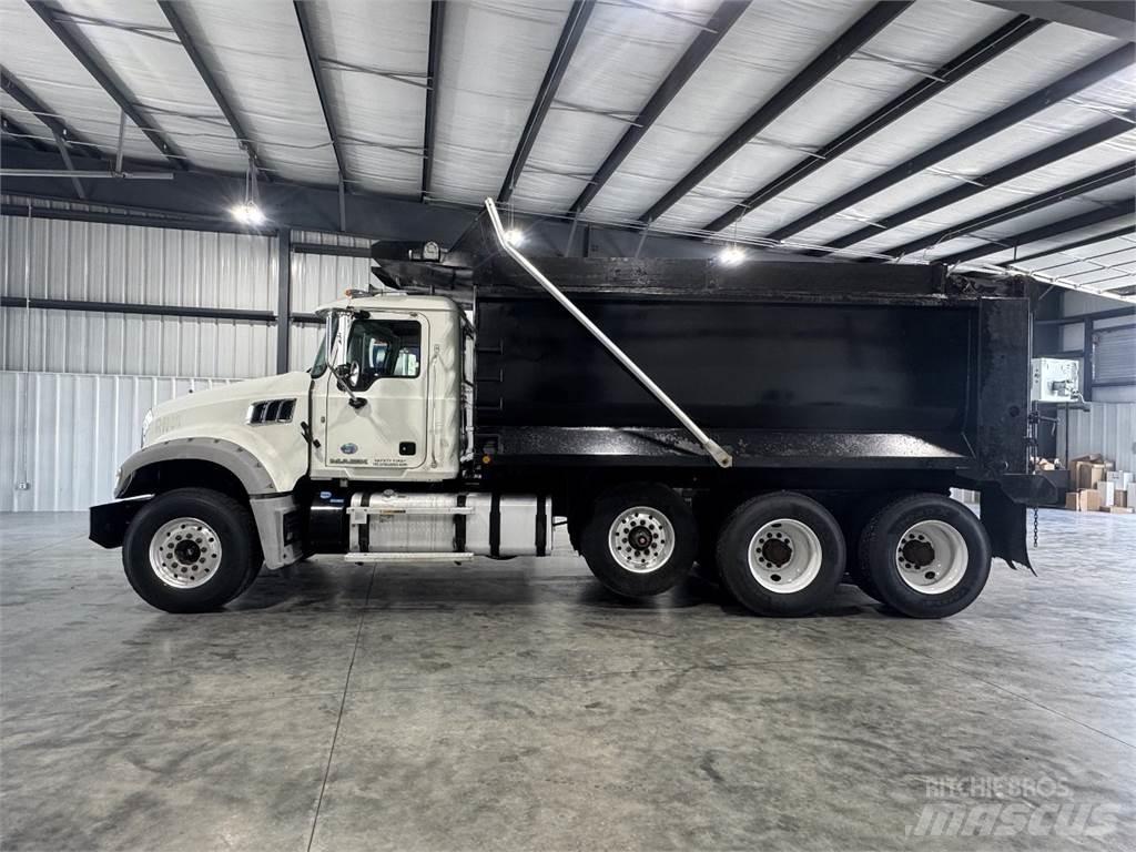 Mack GU713 傾卸式卡車
