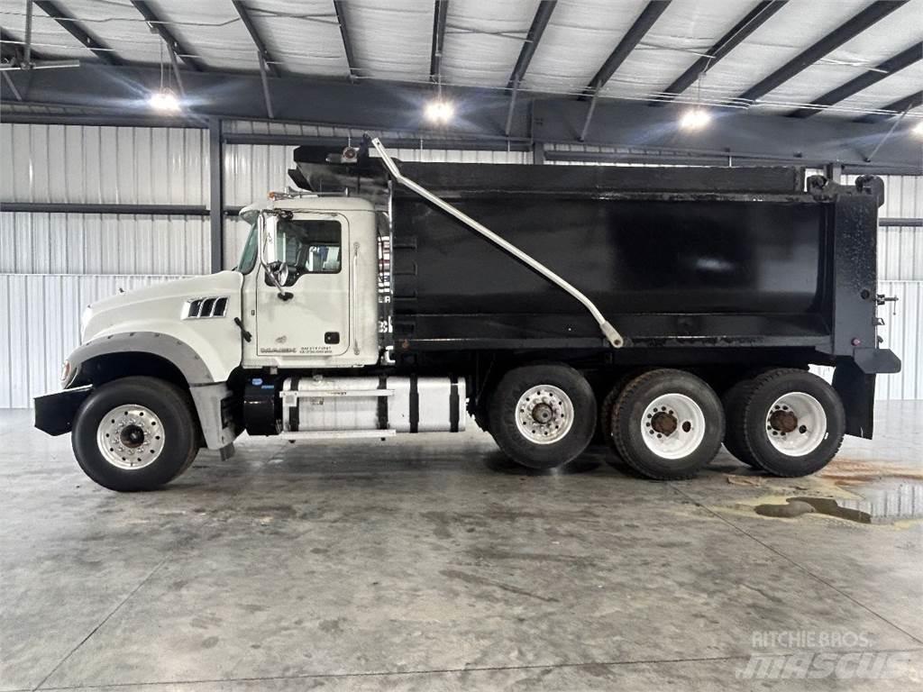 Mack GU713 傾卸式卡車