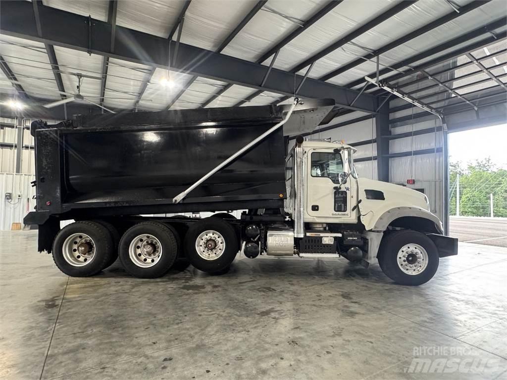 Mack GU713 傾卸式卡車