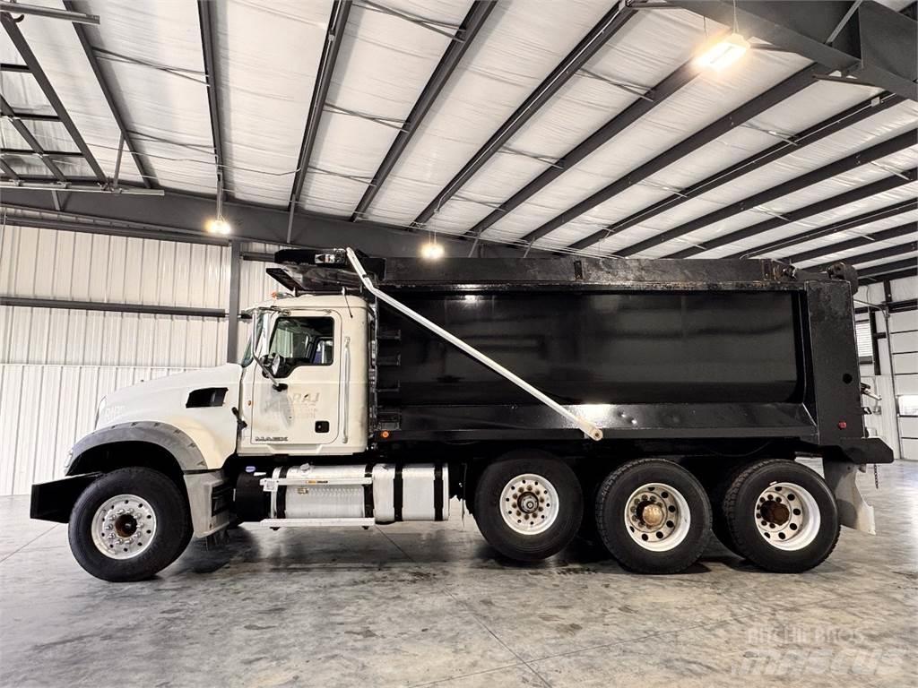 Mack GU713 傾卸式卡車