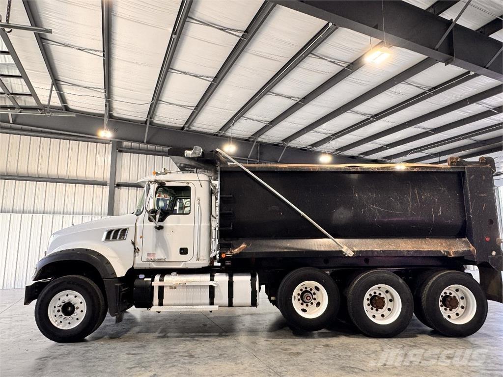 Mack GU713 傾卸式卡車