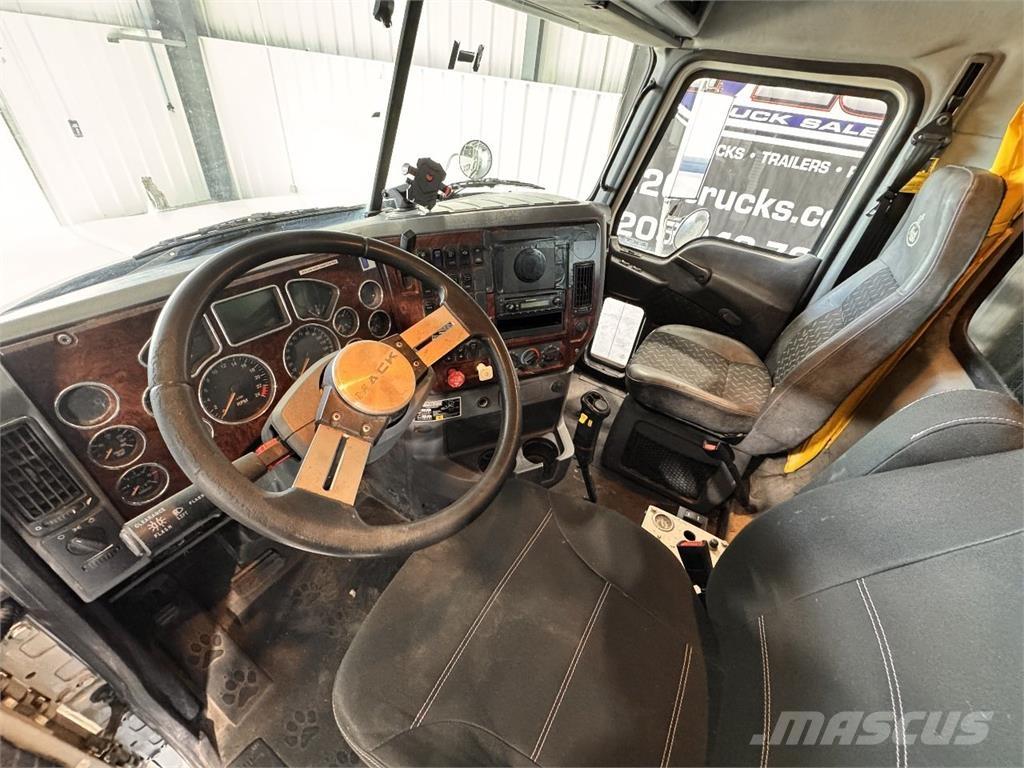 Mack GU713 傾卸式卡車