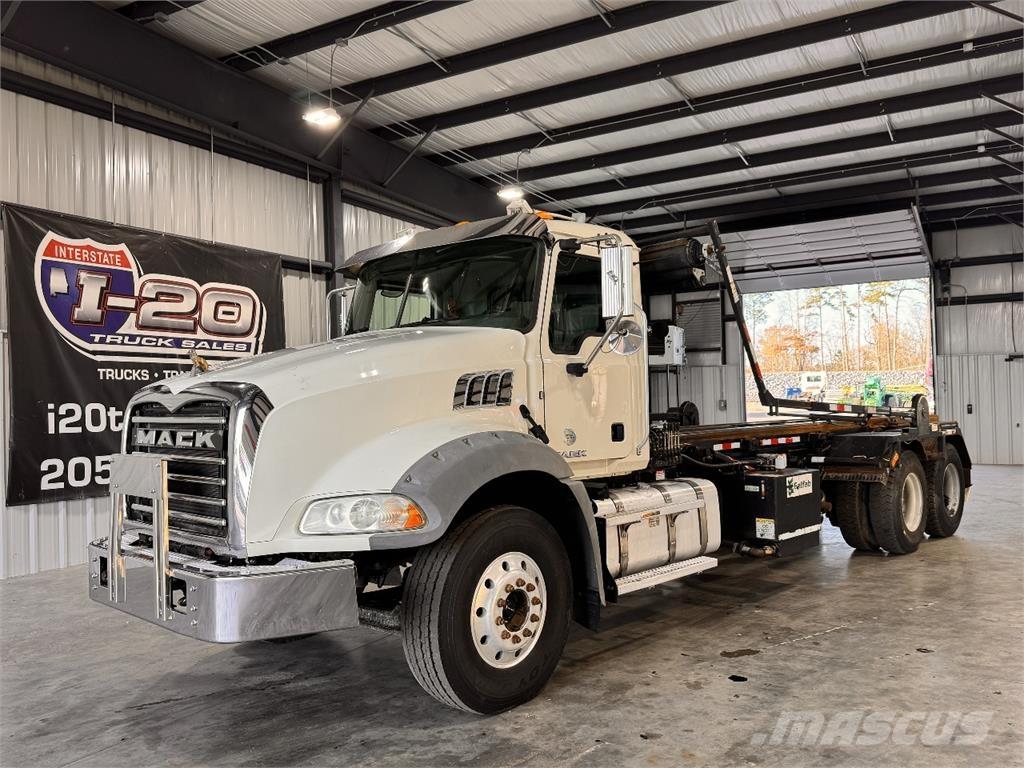 Mack GU813 貨櫃框架卡車