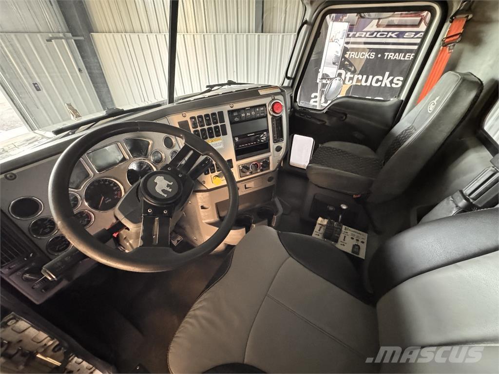 Mack GU813 貨櫃框架卡車