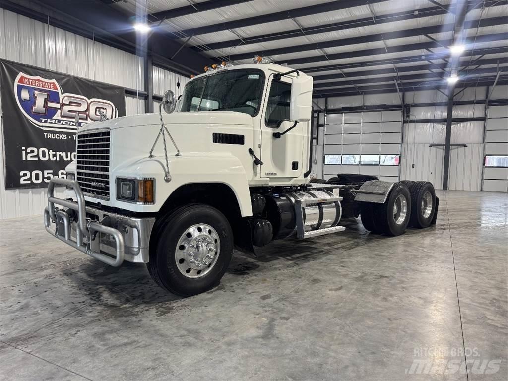 Mack Pinnacle 曳引機組件
