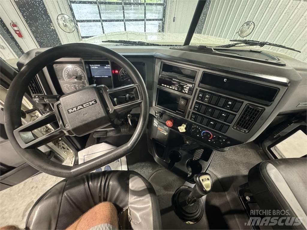 Mack Pinnacle 曳引機組件