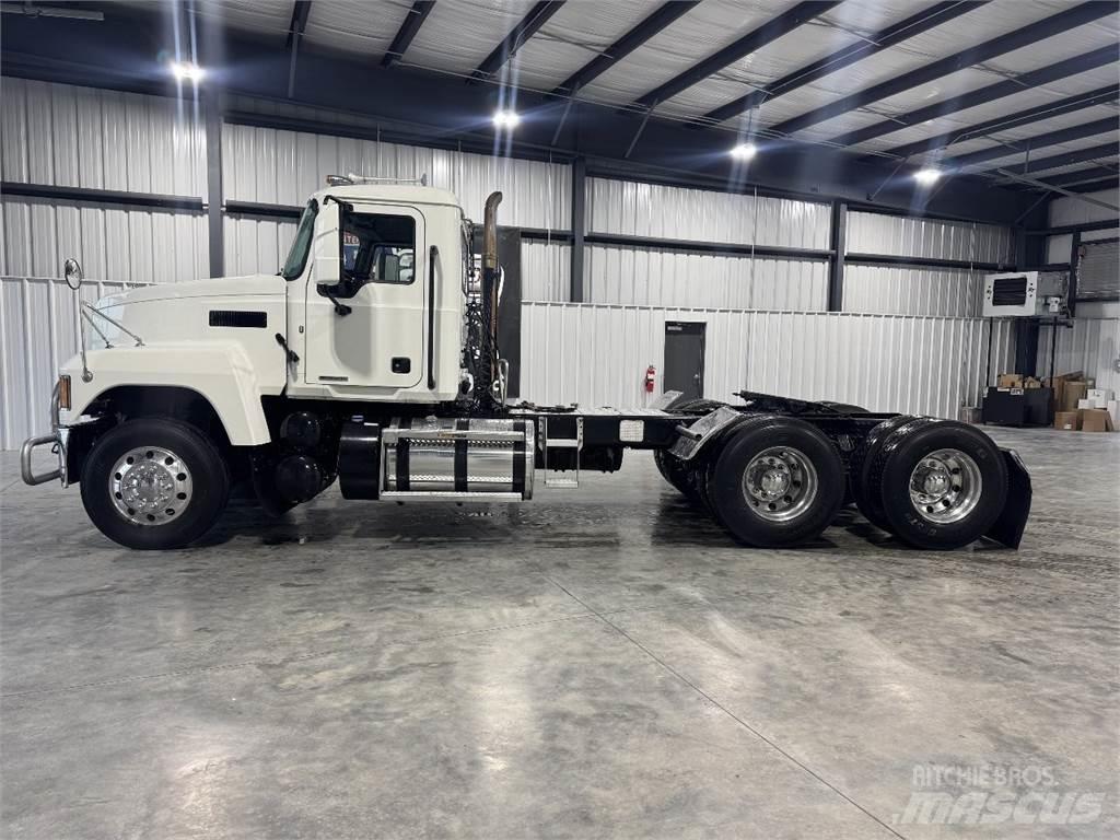Mack Pinnacle 曳引機組件