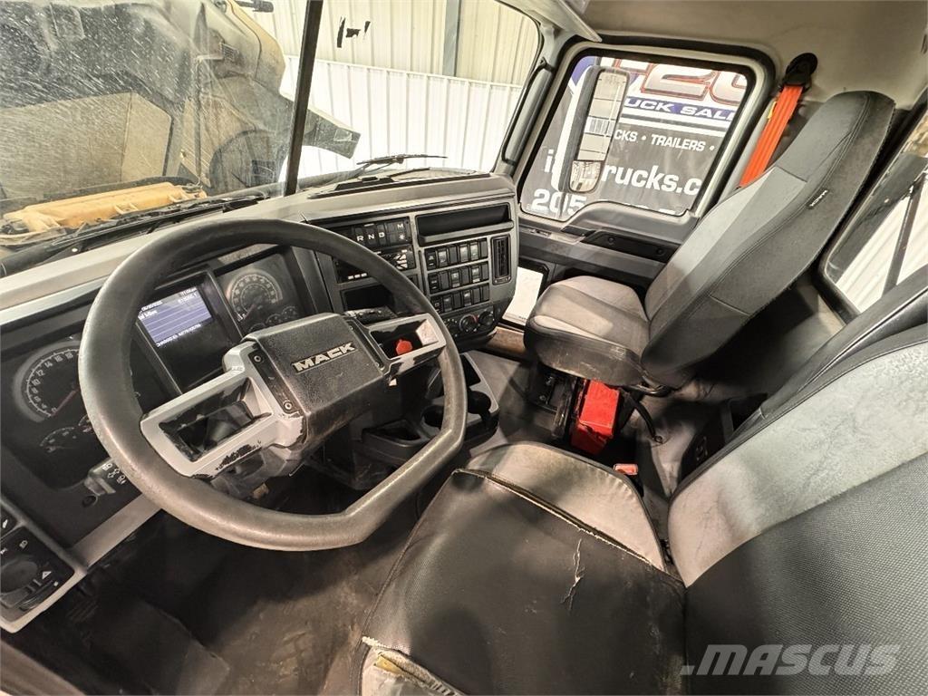 Mack Pinnacle 曳引機組件