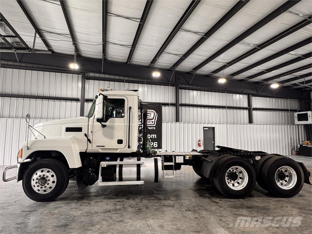 Mack Pinnacle 曳引機組件