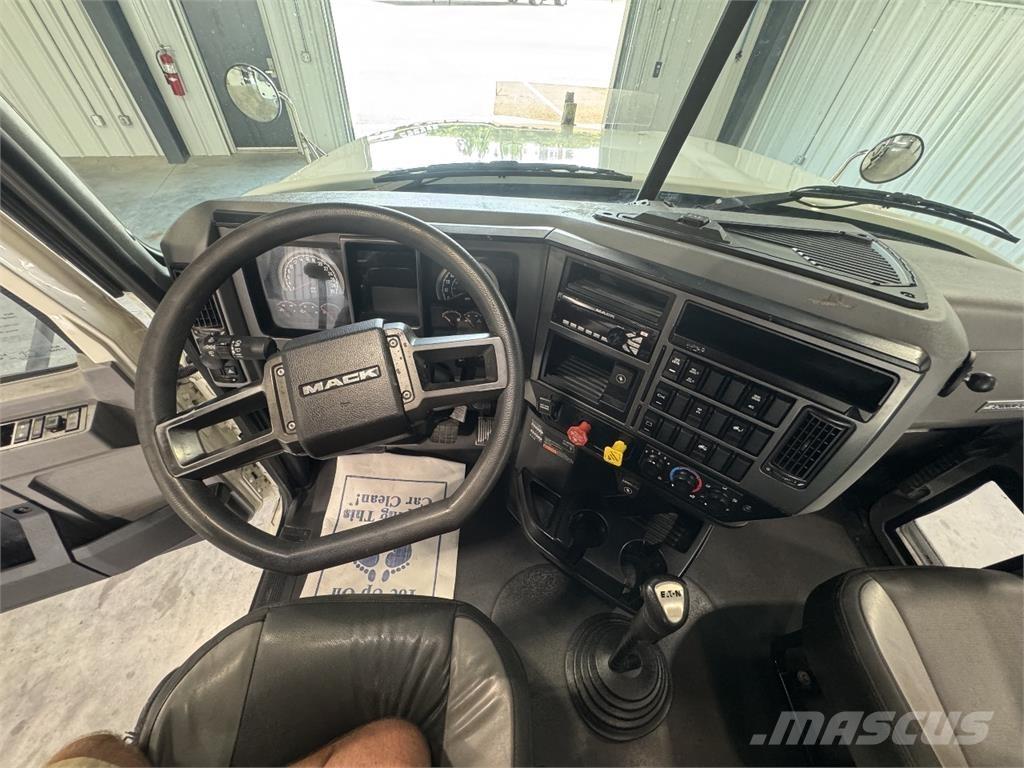 Mack Pinnacle 曳引機組件