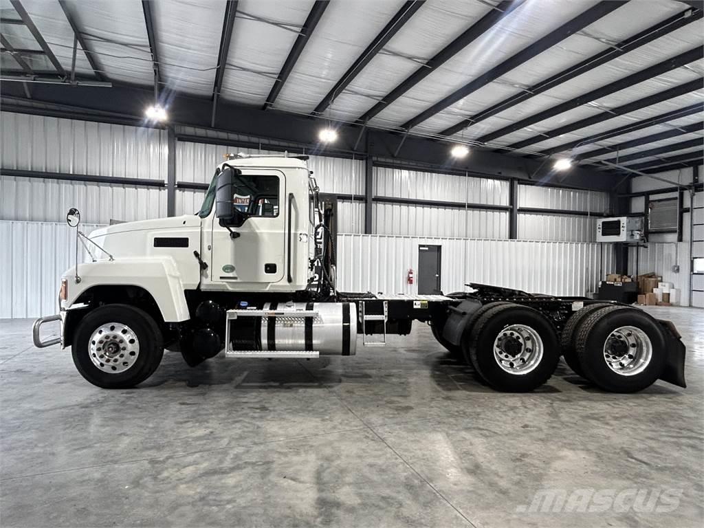 Mack Pinnacle 曳引機組件